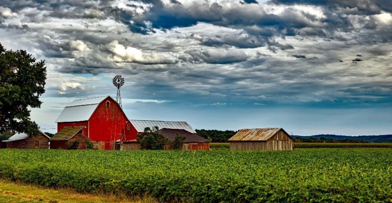 barn farmhouse