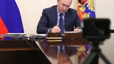 Photo of Putin warns that sending Western troops to Ukraine risks a global nuclear war