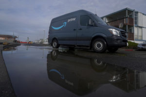 Amazon to hire 250,00 full and part-timers over the holidays