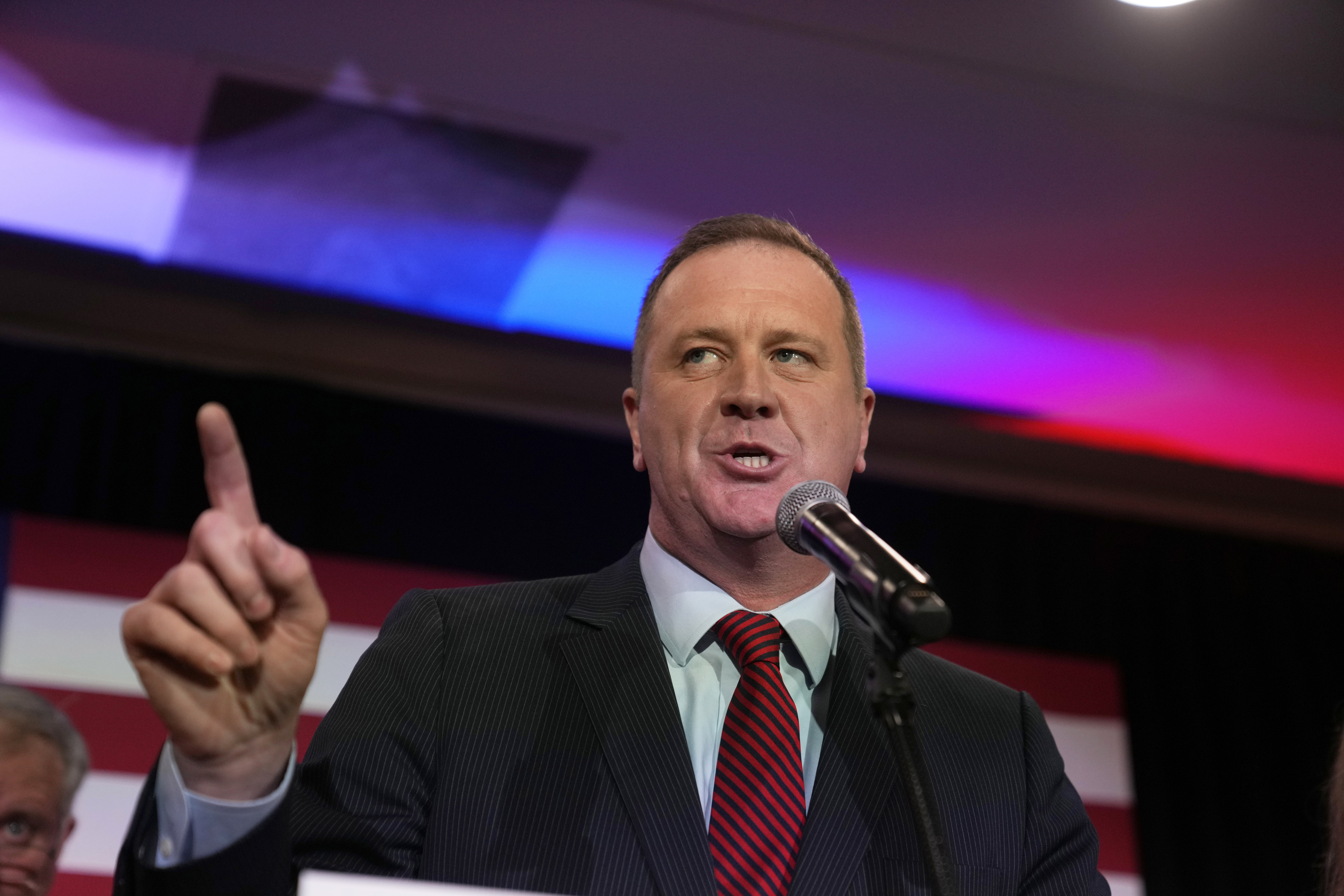 Photo of Sen. Schmitt removes name from Trump cabinet consideration