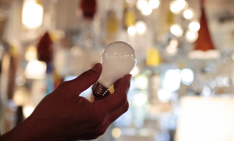 Incandescent bulbs lights out