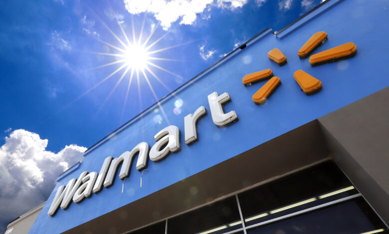 Earns walmart