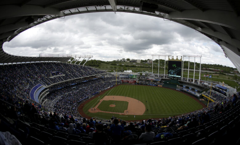 Twins royals baseball