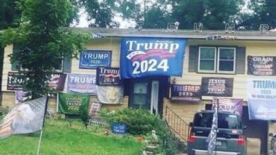 Photo of Missouri Democratic Party delete tweet calling for Trump-adorned house to ‘burn’