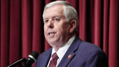 Photo of Parson commutes sentences of two high-profile inmates