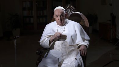 Photo of Governor Kelly directs flags be flown at half-staff in honor of Pope Francis